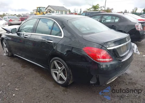 2015 Mercedes-Benz C 300 Sport 4Matic z USA, uszkodzony, nr VIN 55SWF4KBXFU035135